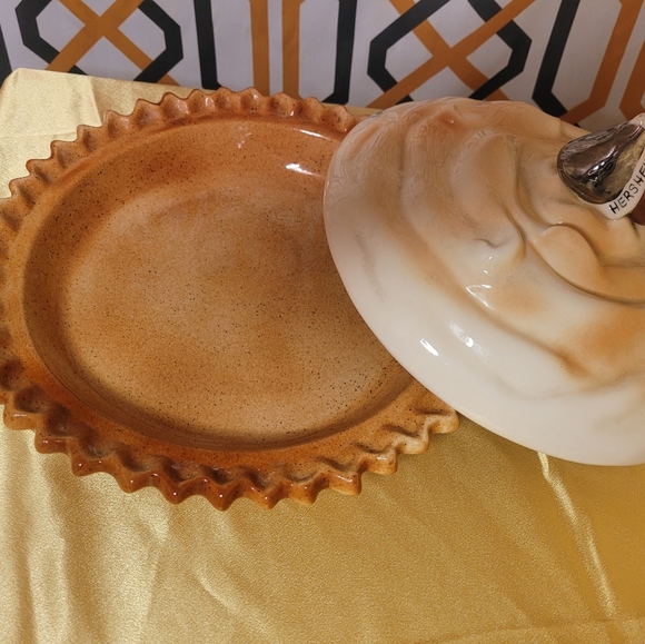 Vintage Ceramic Pie Keeper - "Chocolate Cream Pie - Hershey's" - Picture 4 of 5